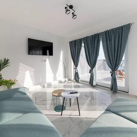 Apartament Gorgeous In With Kitchen