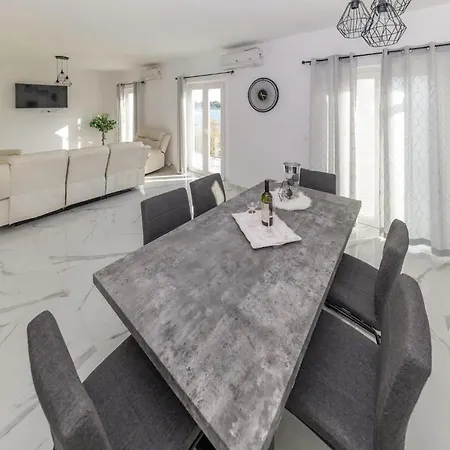 Apartament Gorgeous In With Kitchen *