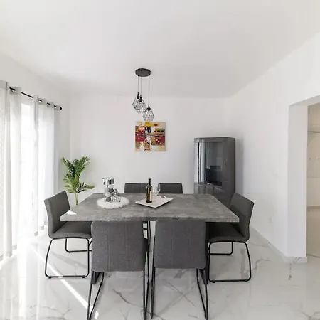 Amazing In With Wifi Apartament Petrčane